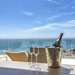 Апартаменти Vivi Homes - Nova Pool, Terrace & Sea View Фуенхірола