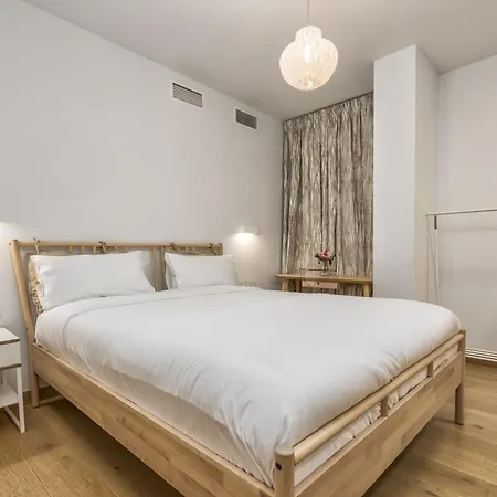 Vivi Homes - Nova Pool, Terrace & Sea View Apartment