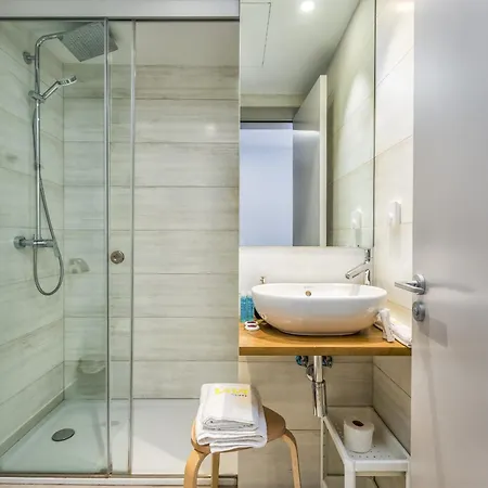 Vivi Homes - Nova Pool, Terrace & Sea View פואנגירולה