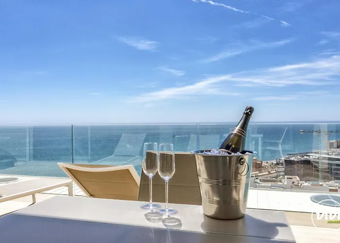 Апартаменты Vivi Homes - Nova Pool, Terrace & Sea View Фуэнхирола