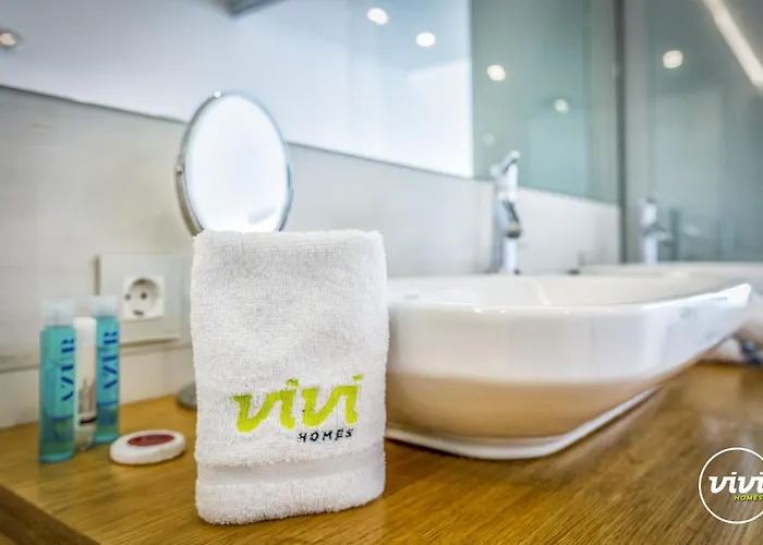 Vivi Homes - Nova Pool, Terrace & Sea View Фуэнхирола